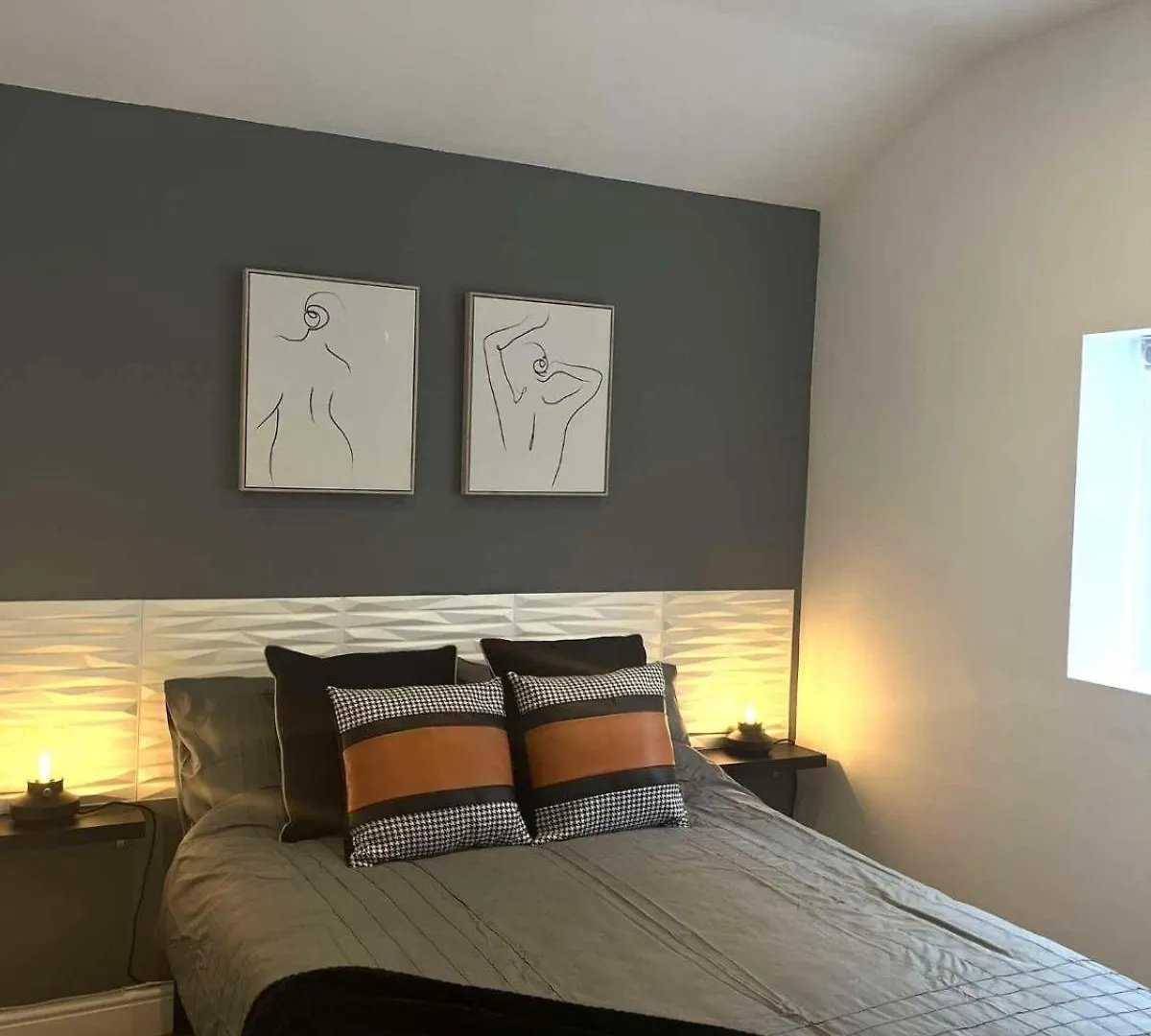 Cosy Stay, Principality Stadium Κάρντιφ 0*,